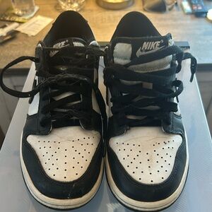 Nike Panda Sneakers. Black and white. Kids size  5